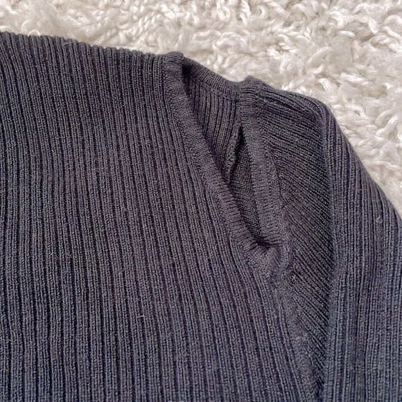Lane Bryant Ribbed Mockneck sweater, cutout details on shoulder, size 14/16 - Picture 4 of 5
